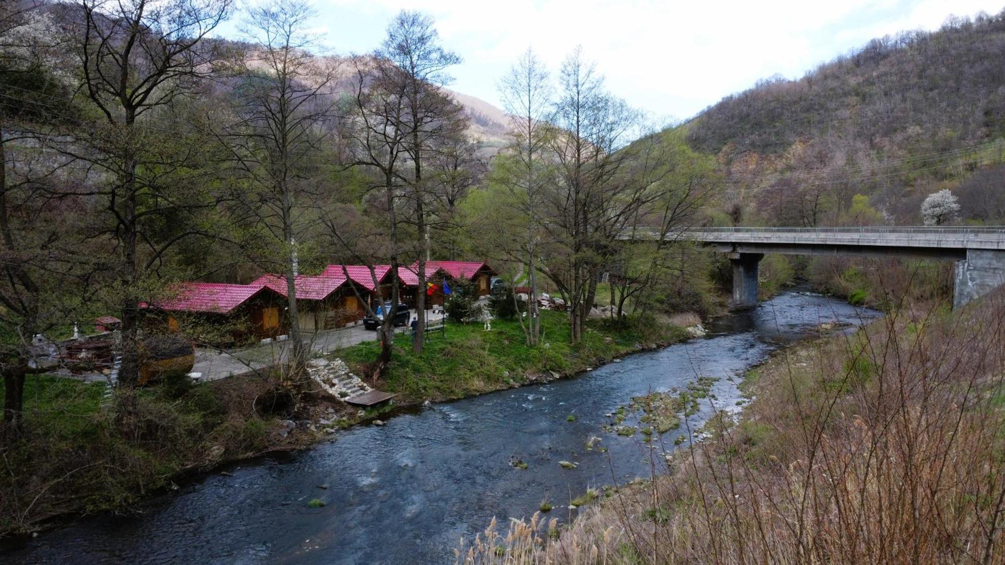 Eden Natural Resort - Transalpina Capalna Exteriör bild