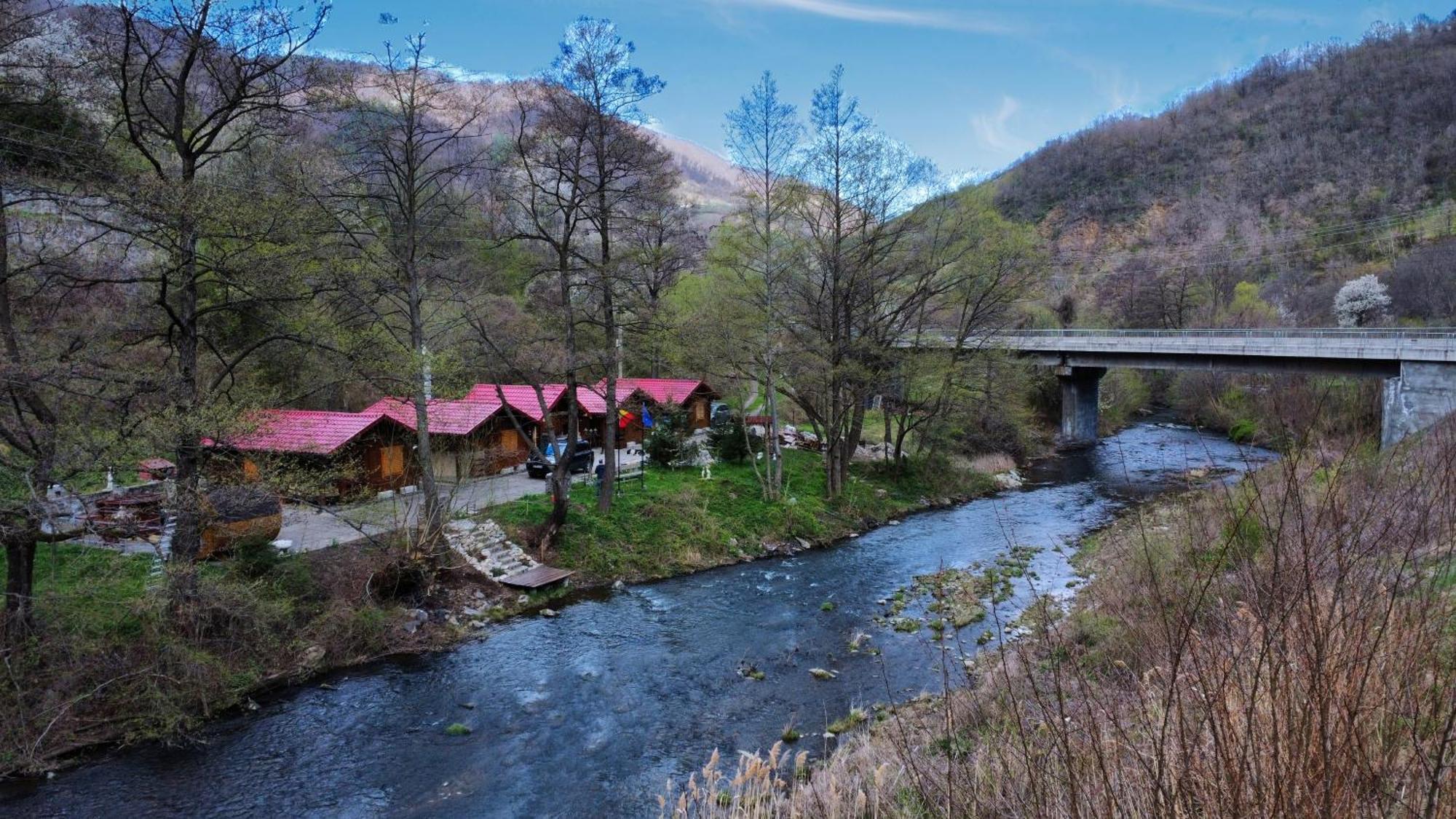 Eden Natural Resort - Transalpina Capalna Exteriör bild